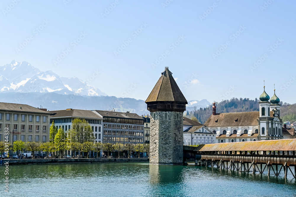 Luzern, Kapellbrücke, Holzbrücke, Wasserturm, Reuss, Pilatus, Fluss, Stadt, Altstadt, Brücke, Vierwaldstättersee, Alpen, Frühling, Schweiz