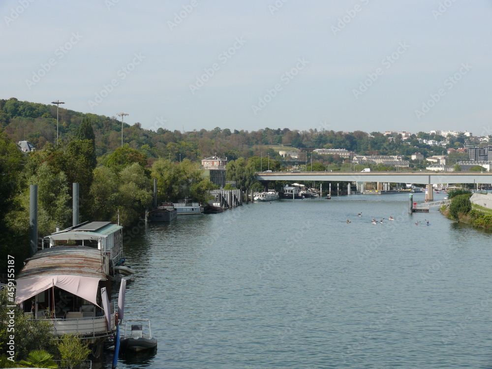 Obraz premium Promenade sur les berges