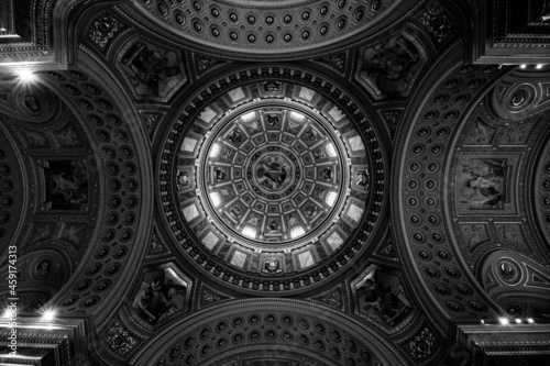 Plafond du dôme de la basilique Saint Etienne de Budapest (Hongrie) photo
