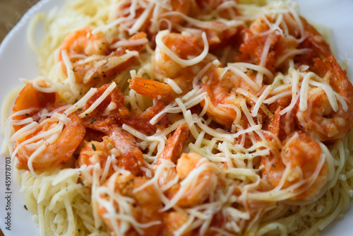 Prawns in spaghetii with cheese photo