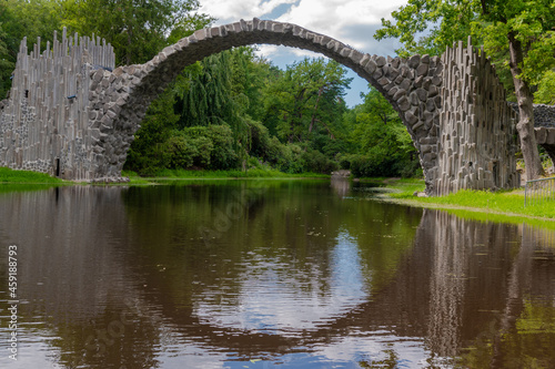 der Kromlauer Park in Sachsen mit der berühmten Rakotzbrücke © Jørgson Photography