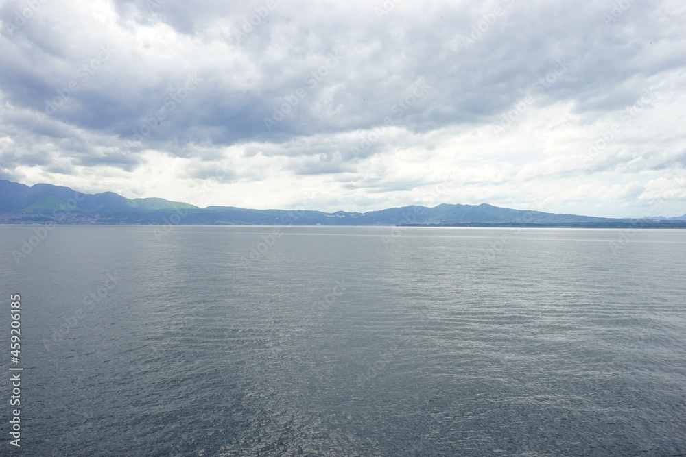 Fototapeta premium Beppu Cruise Port and Peppu Bay in Oita, Japan - 日本 大分県 別府湾 別府港 