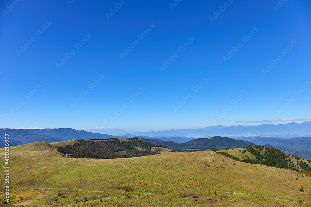 9月(秋) 車山山頂からの風景 車山乗越、東信の山々 長野県諏訪市 9月(秋) 車山山頂からの風景 車山乗越、東信の山々 長野県諏訪市