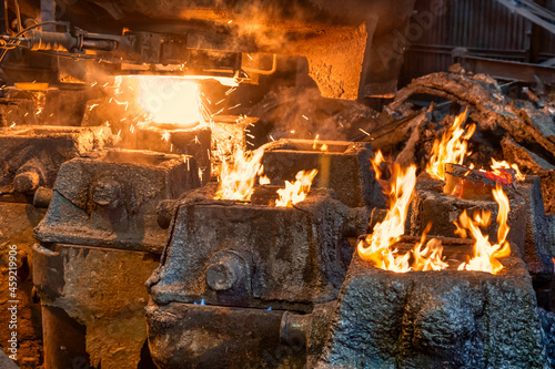 The process of filling liquid metal with steel molds