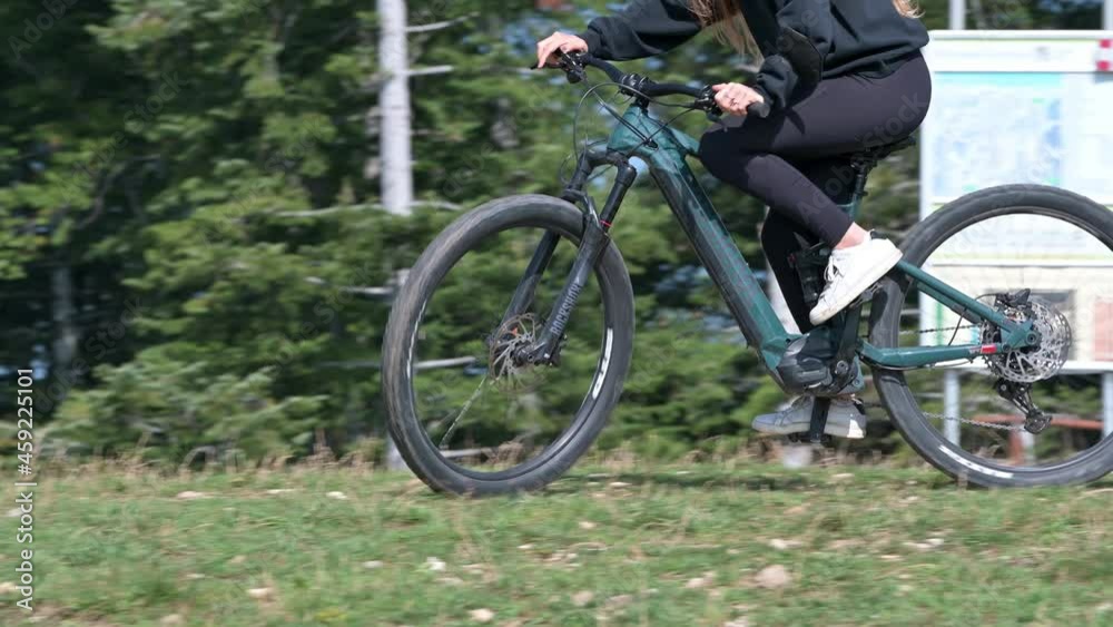 Trail e bike nei boschi e natura Trail e bike nei boschi e natura