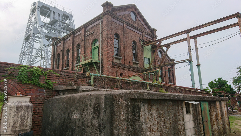 old abandoned building old abandoned building