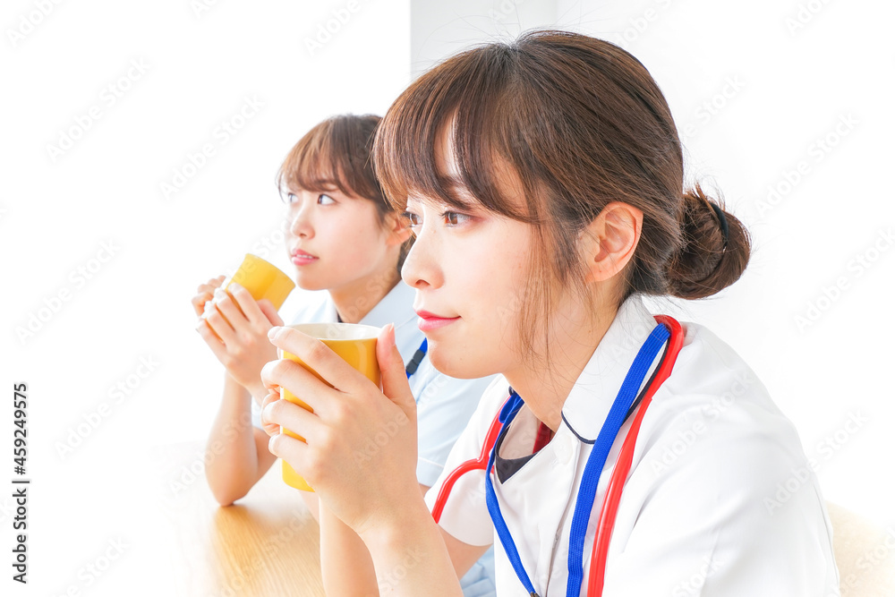 休憩をする看護師 休憩をする看護師