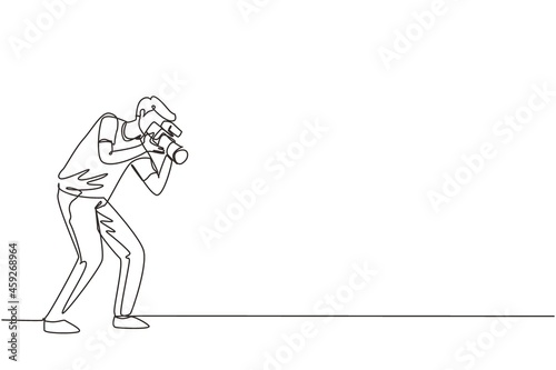 Single continuous line drawing funny professional photographer with camera taking photo with pose. Photographer character with camera digital. Dynamic one line draw graphic design vector illustration