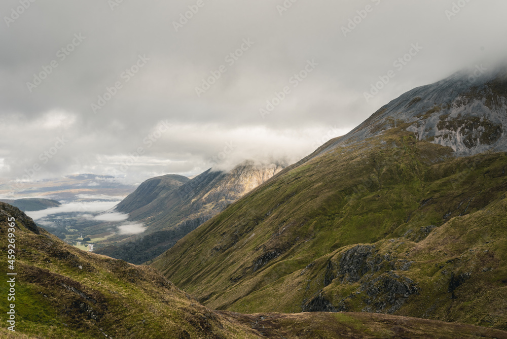 Fototapeta premium Into the Mamores