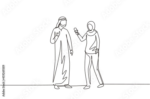 Single continuous line drawing Arab woman TV journalist, reporter with microphone interviews senator, vip businessman, congressman. Business news, tv channel. One line draw design vector illustration