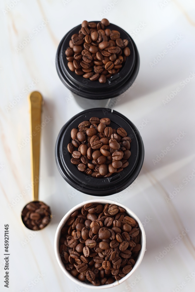 Obraz premium coffee beans in a cup
