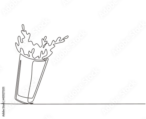 Continuous one line drawing glass of spilling juice with splash. Glass of splashing fresh orange juice. Splash refreshment orange juice from glass. Single line draw design vector graphic illustration