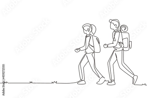 Continuous one line drawing active happy couple traveling together in mountains. Man woman hiking camping with backpack at nature. Trip and holiday concept. Single line draw design vector illustration