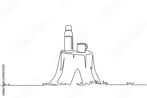 Single continuous line drawing thermos mug with hot drink on log table. Steam comes from the mug. Vacuum thermos stands on tree stump in the wild. One line draw graphic design vector illustration