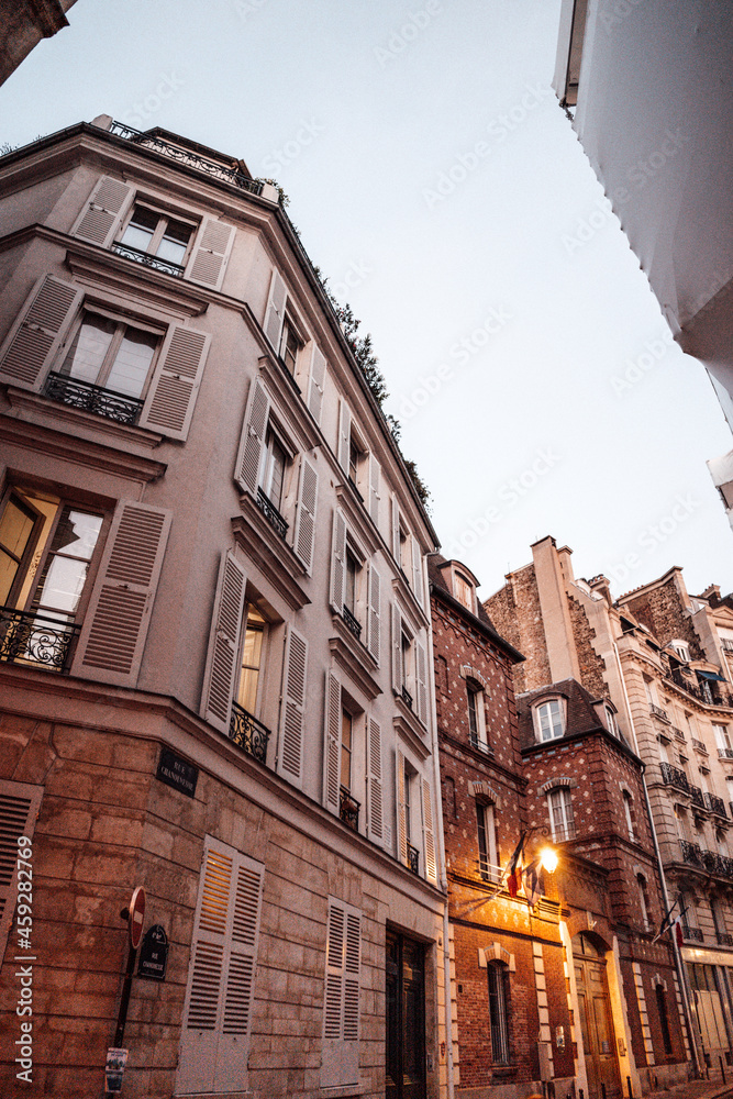 Fototapeta premium Urban scene in Paris, France