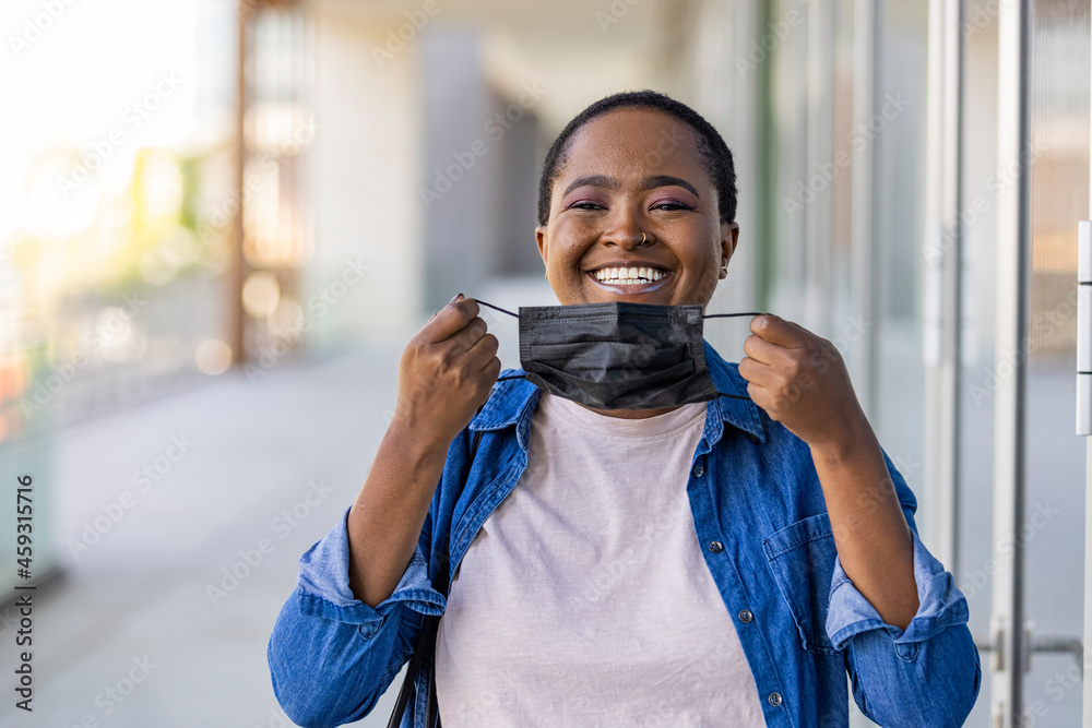 Stockfoto med beskrivningen Masked woman protection against