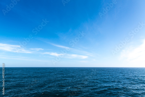 Wallpaper Mural Seascape. Blue sky and white cloud. Torontodigital.ca