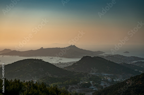 Fototapeta Naklejka Na Ścianę i Meble -  sunset over the mountains