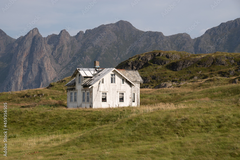 Hoveden Vesteralen Norwegen verlassenes Haus im nirgendwo