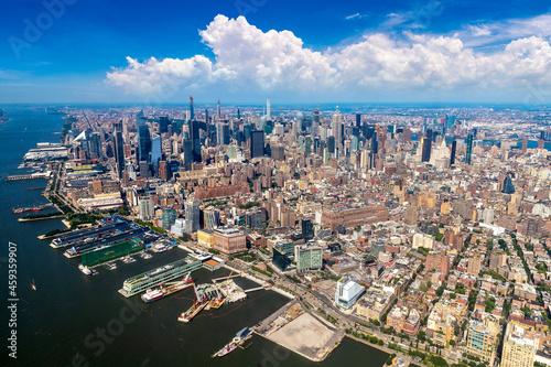 Aerial view of Manhattan in New York © Sergii Figurnyi