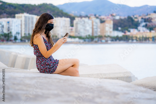 Canvas Print beautiful woman looking the smart phone