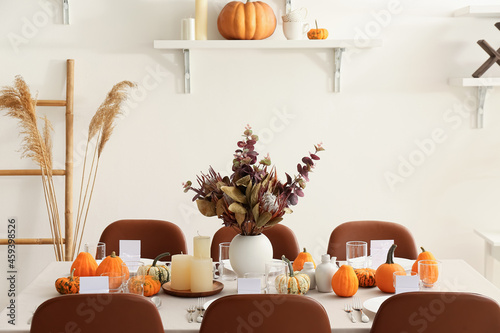 Beautiful autumn table sett...