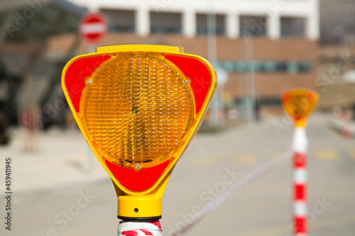 фотографія Triangular flasher traffic warning lamp close-up.