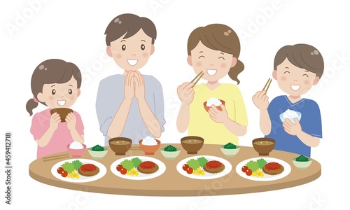 笑顔でおいしいごはんを食べる家族