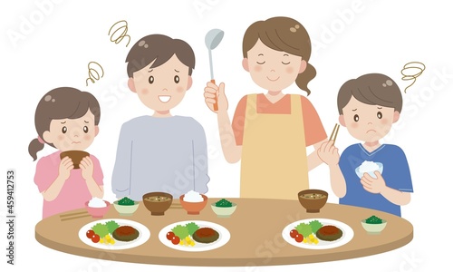 家族に不味い手料理をふるまう味音痴なお母さん 