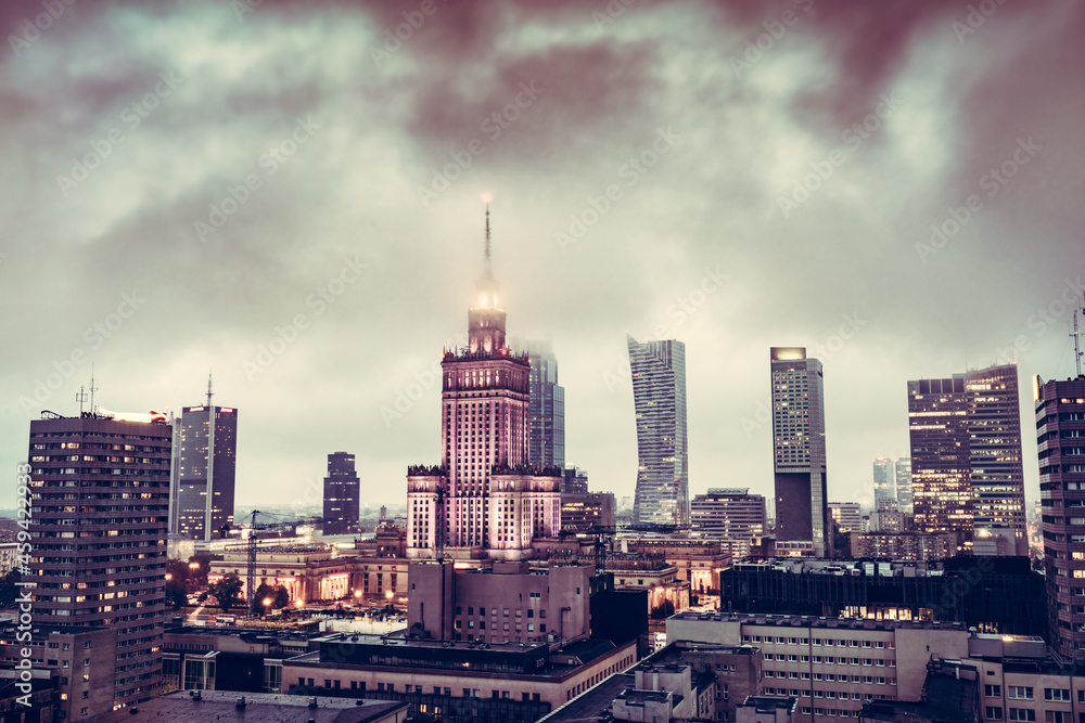 Fototapeta premium Warsaw, Poland panorama at dusk
