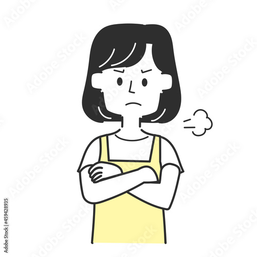 腹を立てているエプロンを着た主婦