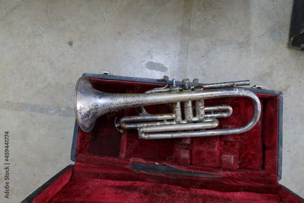 Fototapeta premium musical instrument old trumpet in box