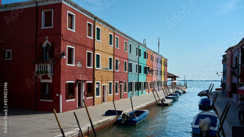 Burano e i riflessi colorati nei canali © Fabrizio