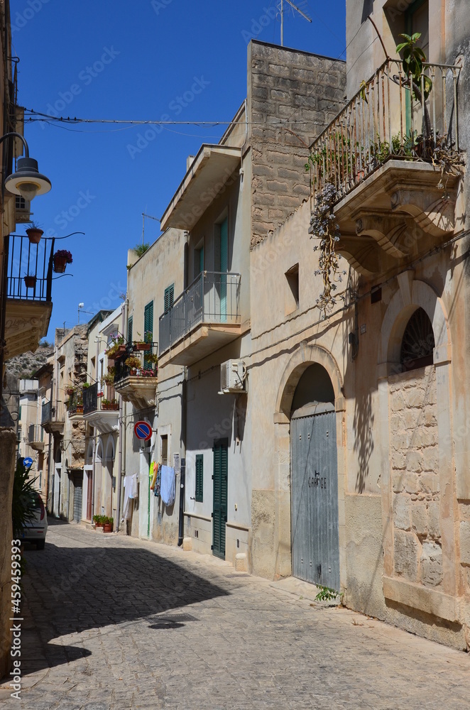 Some photos from the beautiful city of Ragusa Ibla, pearl of the Val di Noto, in the south east of Sicily, taken during a trip in the summer of 2021.