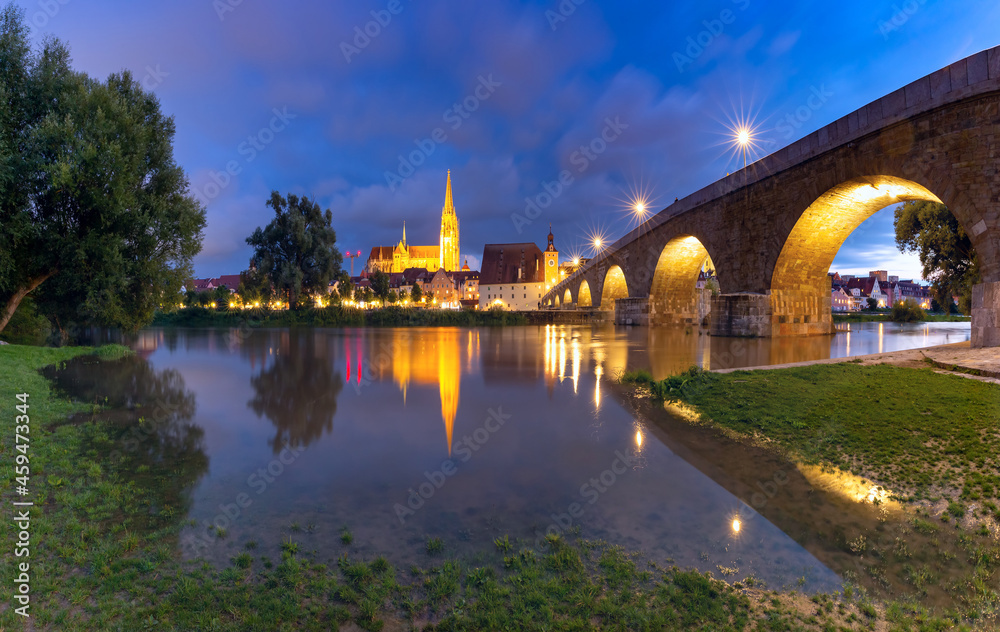 Night Stone Bridge, Cathedral and Old Town of Regensburg, eastern Bavaria, Germany