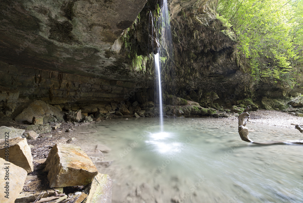 cascata su stampu