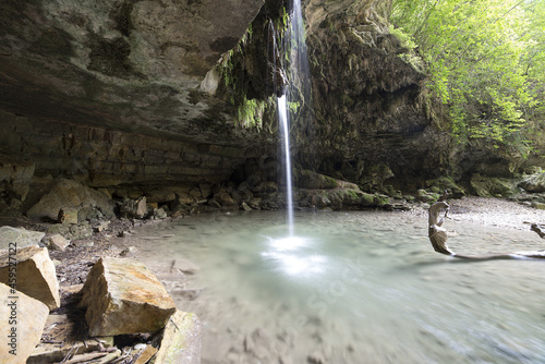 Obraz na płótnie cascata su stampu w salonie
