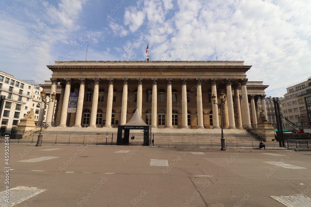 Le palais Brongniart, anciennement palais de la bourse, et bourse de Paris, vue de l'extérieur, ville de Paris, île de France, France