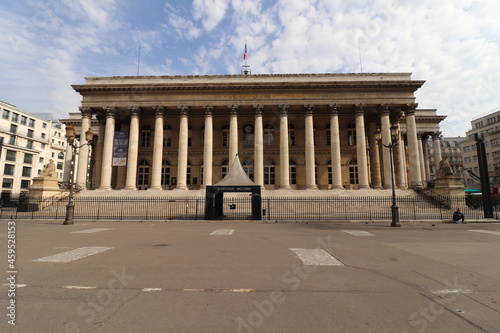 Le palais Brongniart, anciennement palais de la bourse, et bourse de Paris, vue de l'extérieur, ville de Paris, île de France, France photo