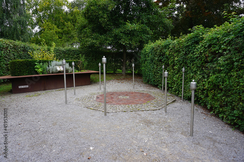 Wallpaper Mural Säulen mit verschiedenen Düften, die man beim Hochziehen des Deckels riechen kann im Kurpark in Bad Essen in Niedersachsen Torontodigital.ca