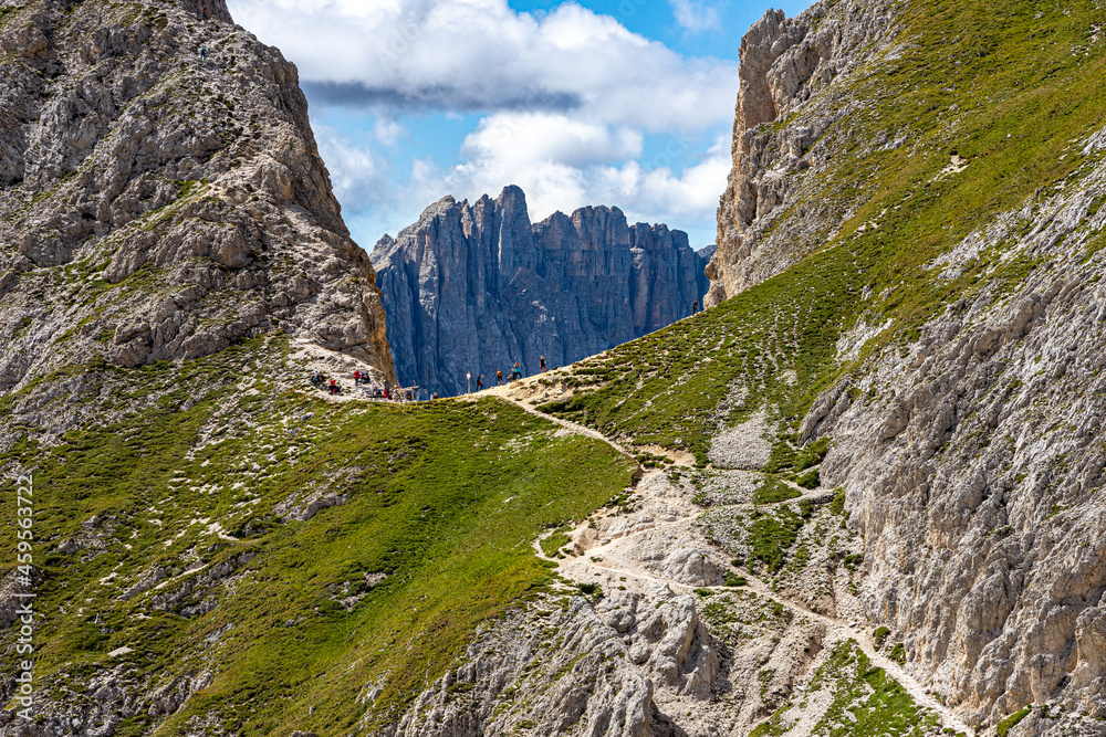 Wandern in den Südtiroler Dolomiten: Vajolonpass und Rotwand im Rosengarten Gebirge