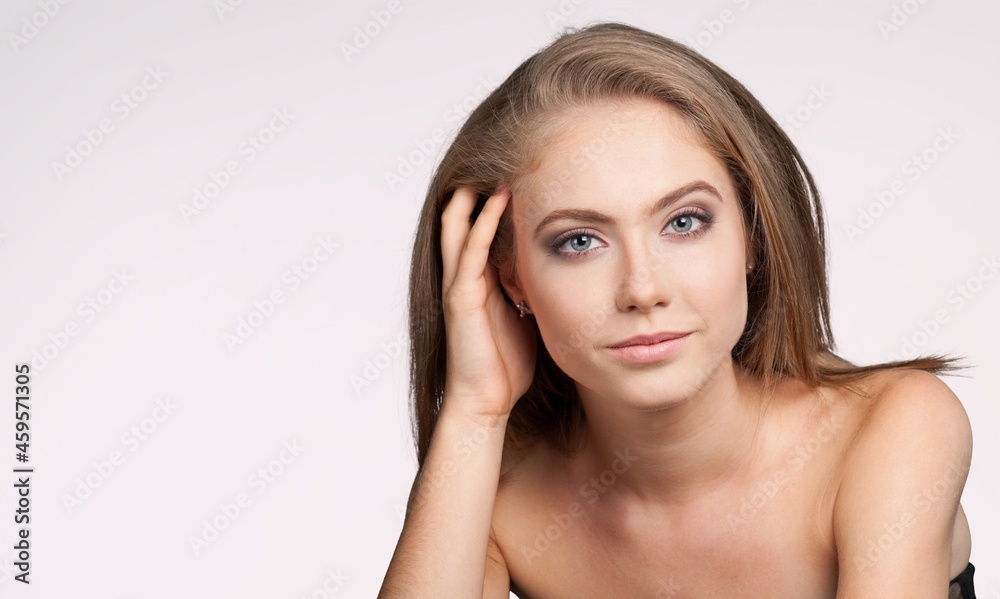 Photo portrait woman applying cream nourishing Photo portrait woman applying cream nourishing