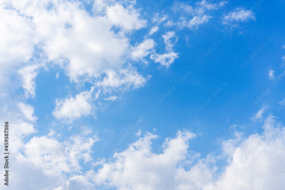 青空のグラデーションと雲の背景素材_i_05