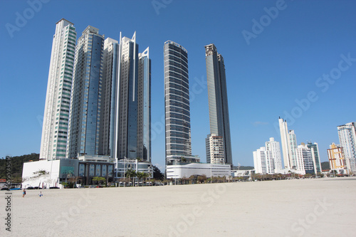 Buildings and beach in Balneário Camboriú, Santa Catarina, Brazil, September 27, 2021 © Sandro