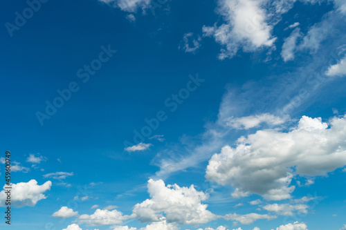 Fototapeta Naklejka Na Ścianę i Meble -  Blue sky and white clouds. fluffy cloud in the blue sky background