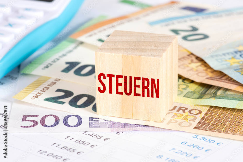 Euro Geldscheine, Taschenrechner und die Steuer Euro Geldscheine, Taschenrechner und die Steuer