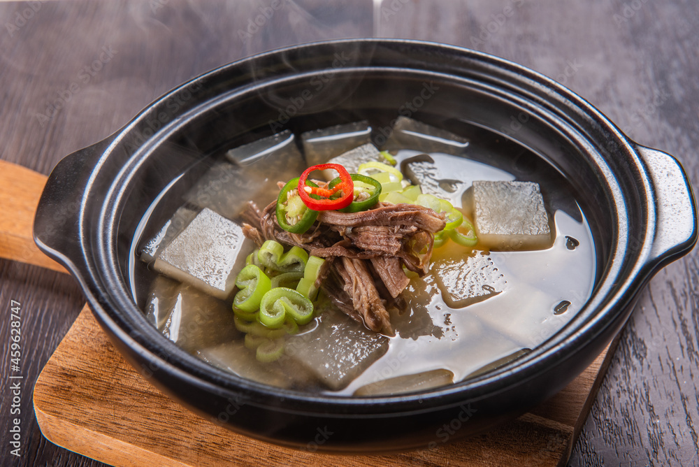 오랜 시간 끓여내 맛있는 국물 요리
