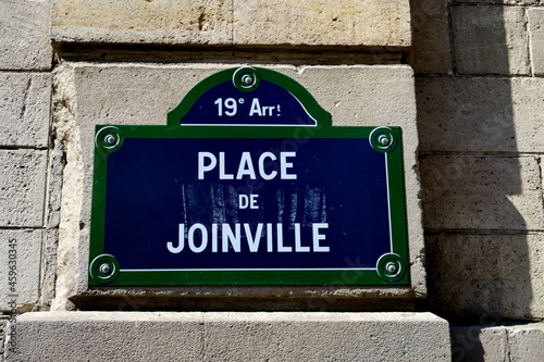 Place de Joinville. Plaque de nom de rue. Paris.