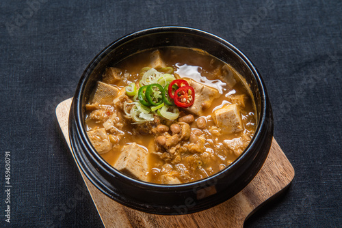 오랜 시간 끓여 맛있는 국물 요리 photo