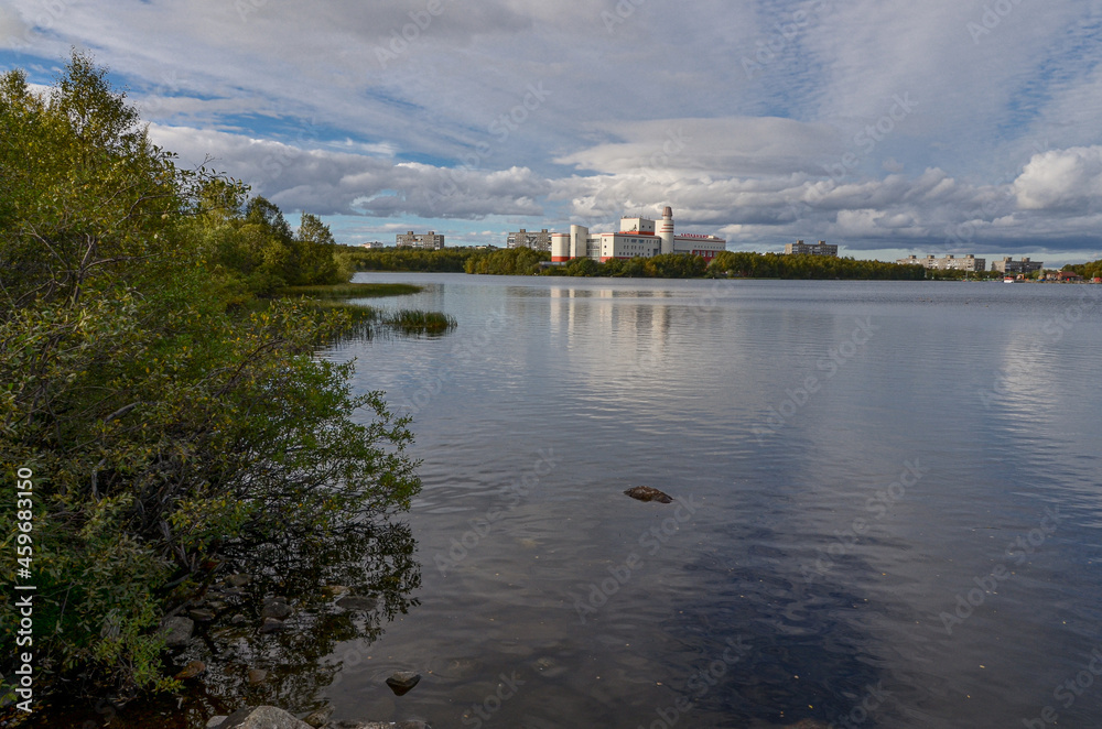 Fototapeta premium sunny autumn day at Lake Semyonovskoye (Murmansk, Russia)